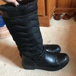 Classy Professional Black Snowboots